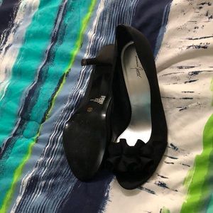 Black Ruffle Heels. Size 9.5